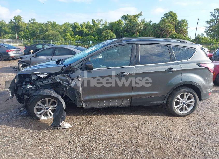 Photo 15 of 2018 Ford Escape SE (VIN 1FMCU9GD2JUD56311)