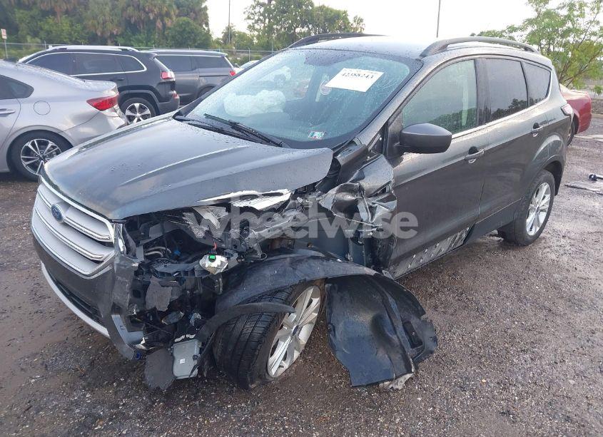 Photo 2 of 2018 Ford Escape SE (VIN 1FMCU9GD2JUD56311)