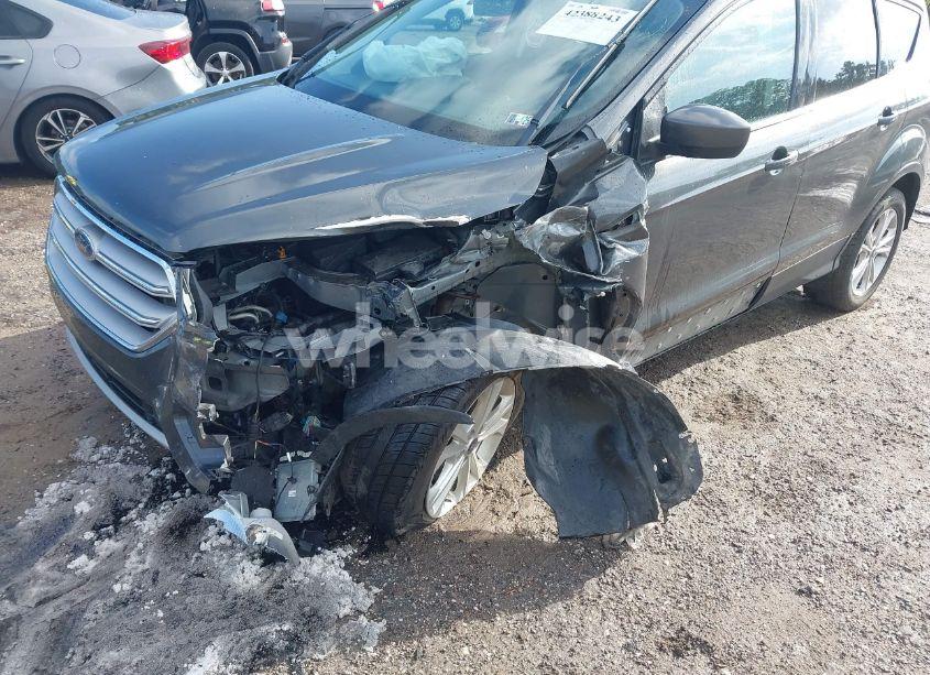 Photo 6 of 2018 Ford Escape SE (VIN 1FMCU9GD2JUD56311)