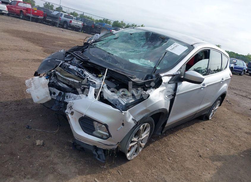 Photo 2 of 2019 Ford Escape SE (VIN 1FMCU9GD2KUA28288)