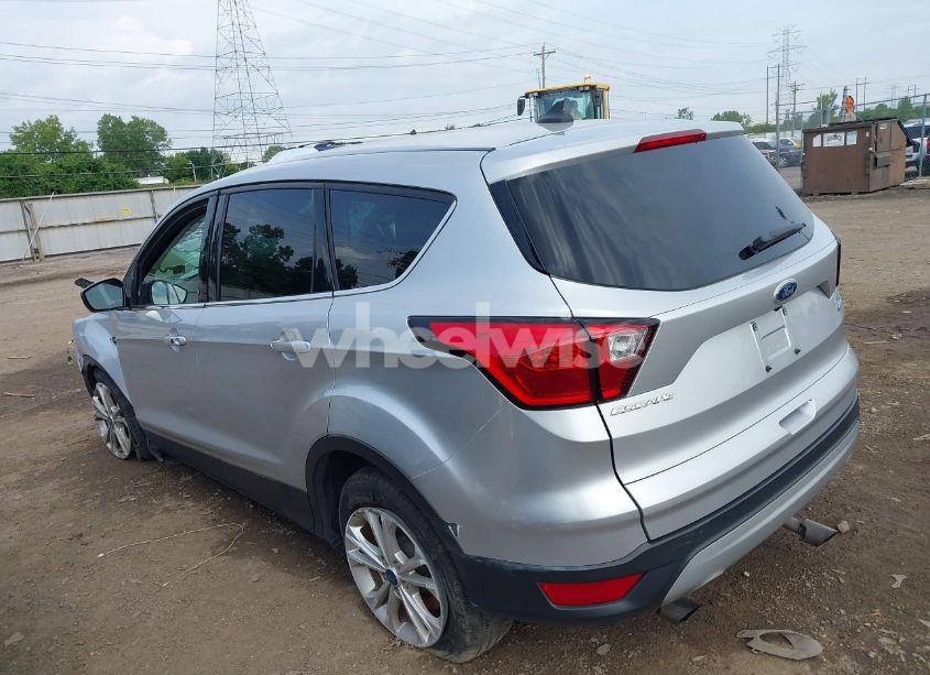Photo 3 of 2019 Ford Escape SE (VIN 1FMCU9GD2KUA28288)