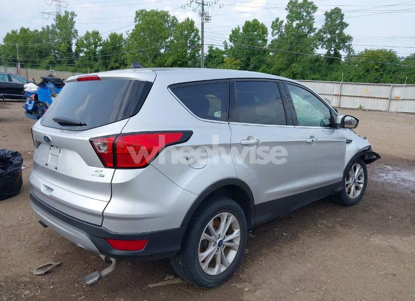 Photo 4 of 2019 Ford Escape SE (VIN 1FMCU9GD2KUA28288)
