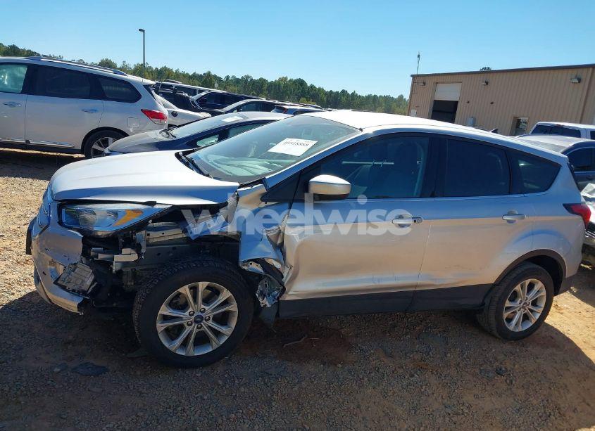 Photo 14 of 2019 Ford Escape SE (VIN 1FMCU9GD2KUA48797)
