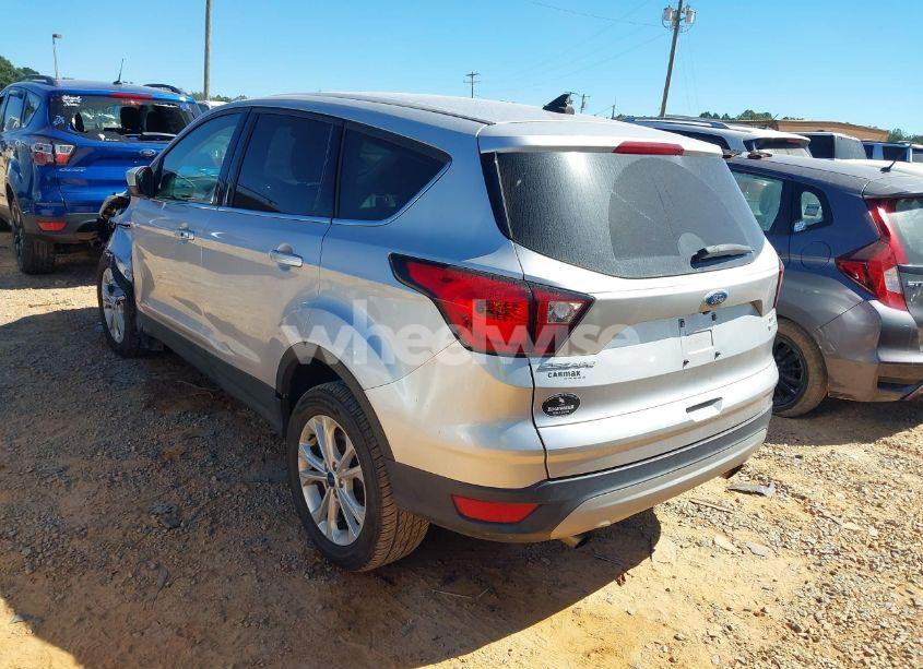 Photo 3 of 2019 Ford Escape SE (VIN 1FMCU9GD2KUA48797)