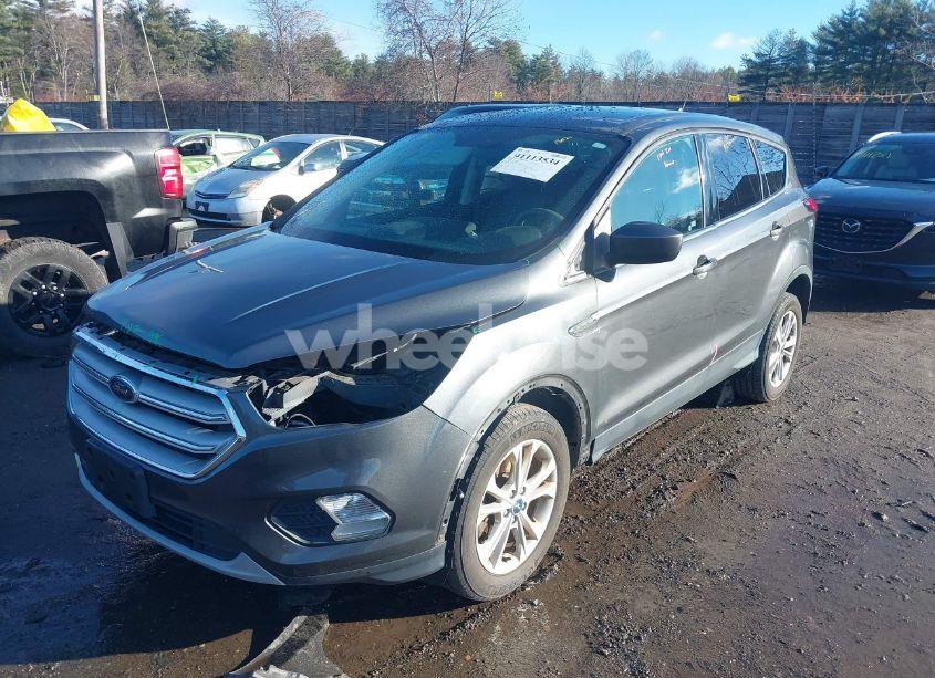 Photo 2 of 2019 Ford Escape SE (VIN 1FMCU9GD2KUA57256)
