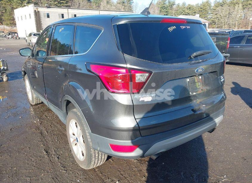 Photo 3 of 2019 Ford Escape SE (VIN 1FMCU9GD2KUA57256)