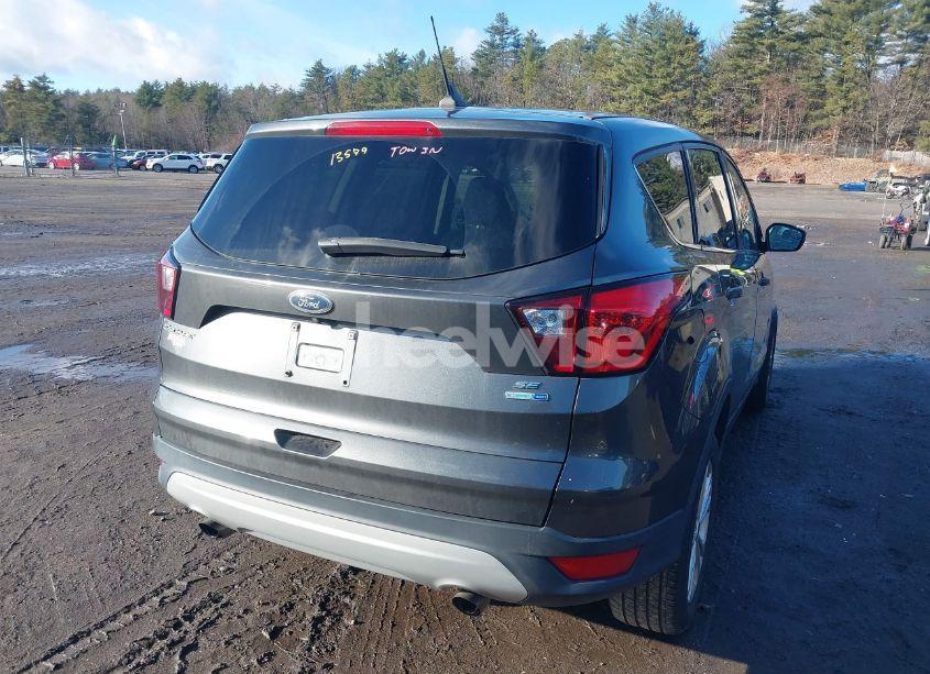 Photo 4 of 2019 Ford Escape SE (VIN 1FMCU9GD2KUA57256)