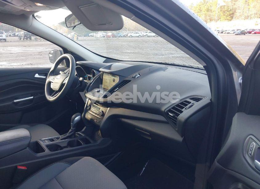 Photo 5 of 2019 Ford Escape SE (VIN 1FMCU9GD2KUA57256)