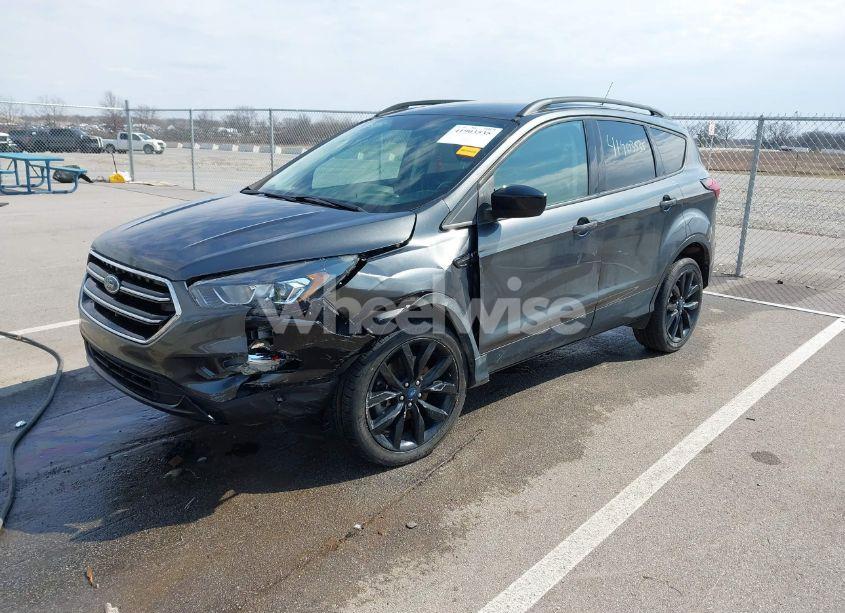 Photo 2 of 2019 Ford Escape SE (VIN 1FMCU9GD2KUA70279)