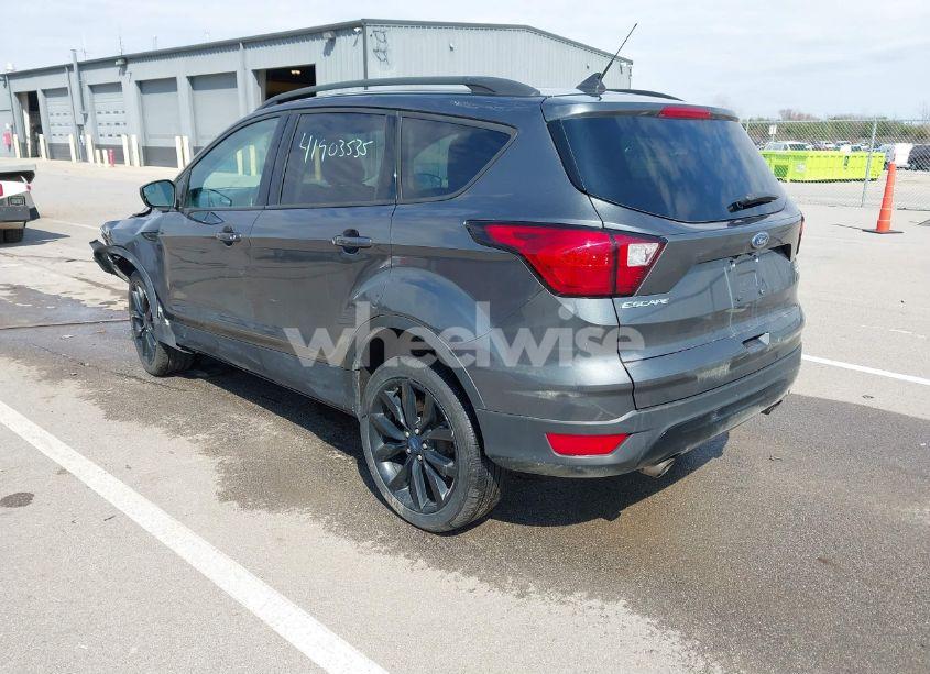 Photo 3 of 2019 Ford Escape SE (VIN 1FMCU9GD2KUA70279)