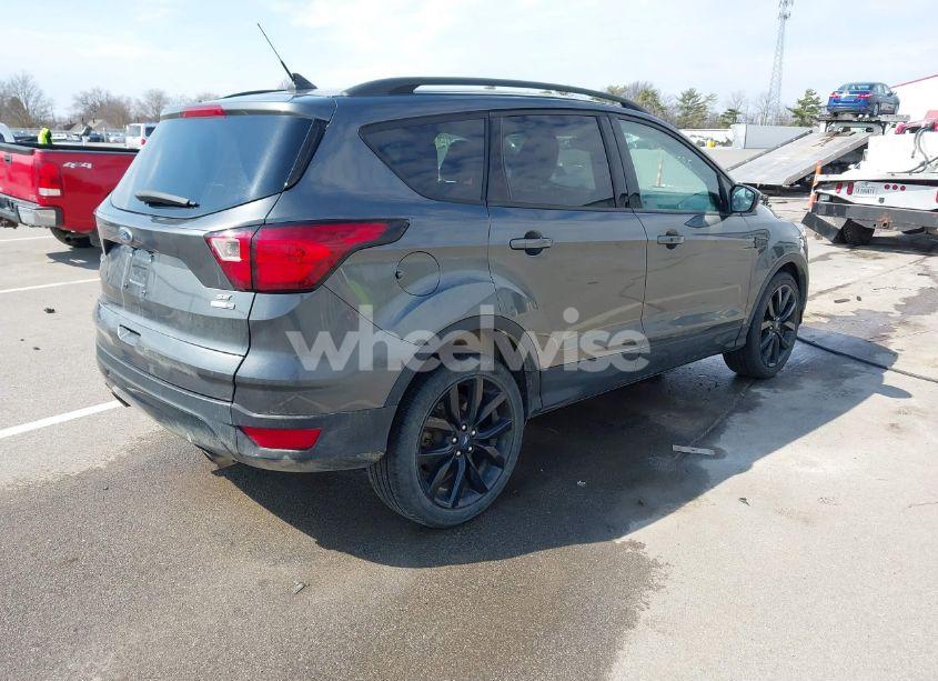 Photo 4 of 2019 Ford Escape SE (VIN 1FMCU9GD2KUA70279)