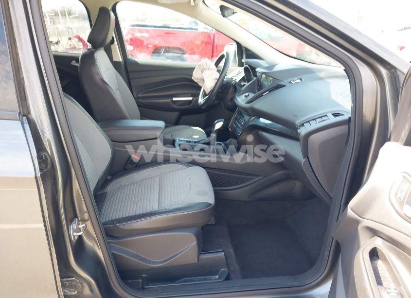 Photo 5 of 2019 Ford Escape SE (VIN 1FMCU9GD2KUA70279)