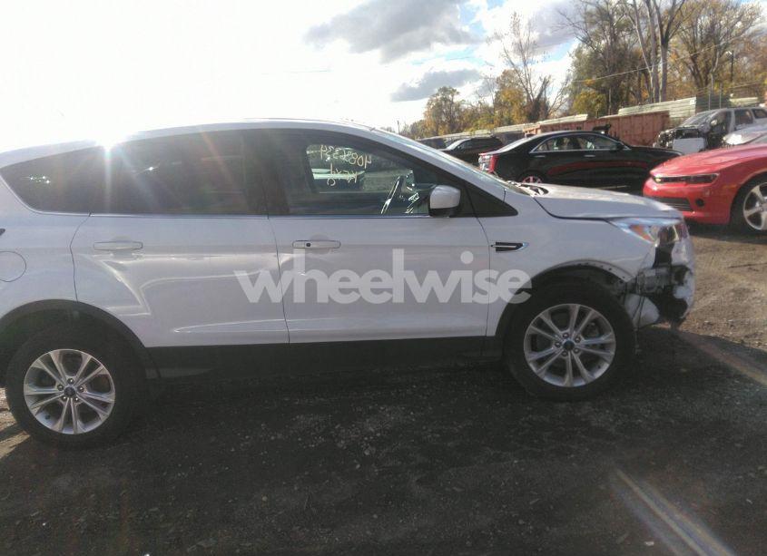 Photo 13 of 2019 Ford Escape SE (VIN 1FMCU9GD2KUB24311)