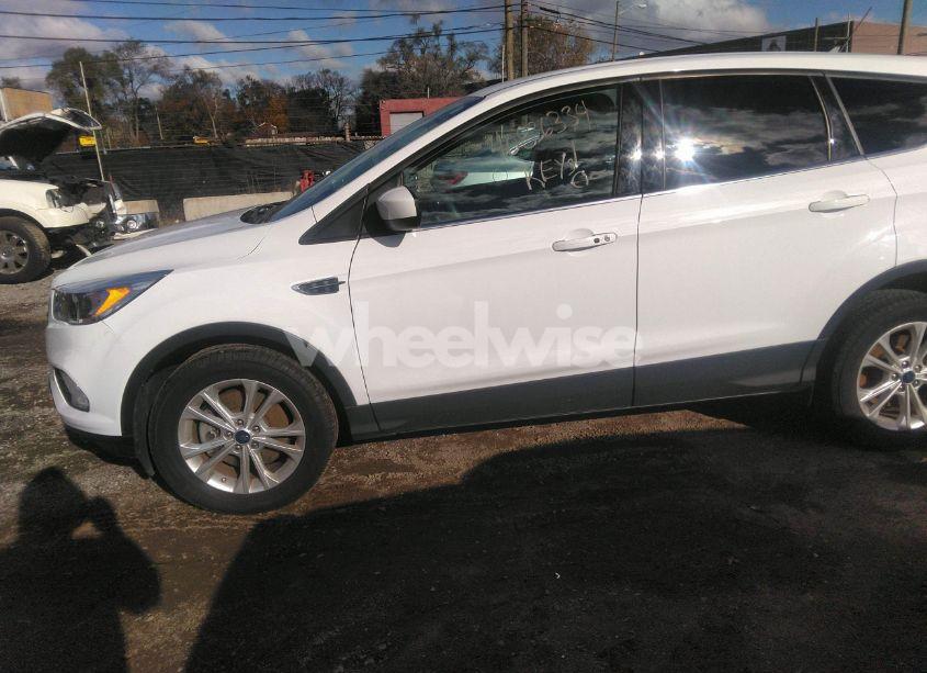 Photo 14 of 2019 Ford Escape SE (VIN 1FMCU9GD2KUB24311)