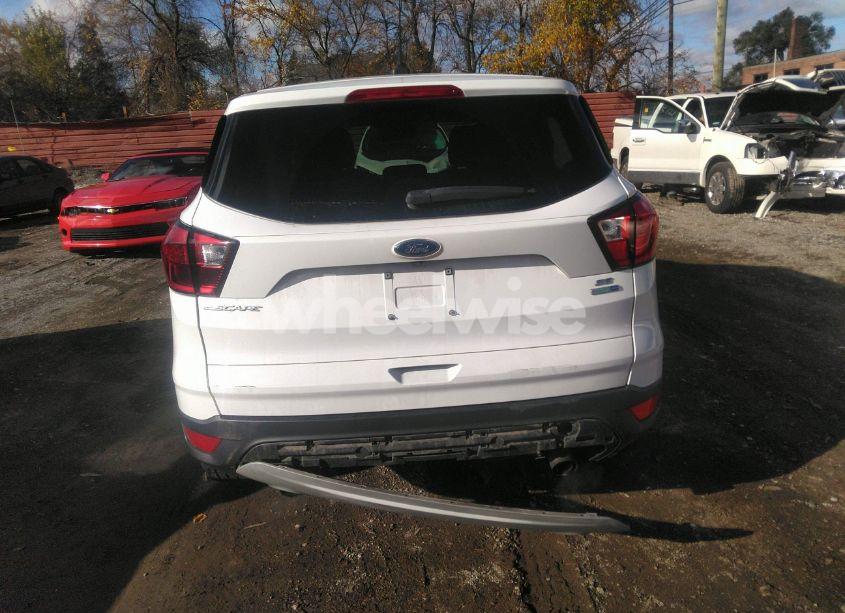 Photo 16 of 2019 Ford Escape SE (VIN 1FMCU9GD2KUB24311)