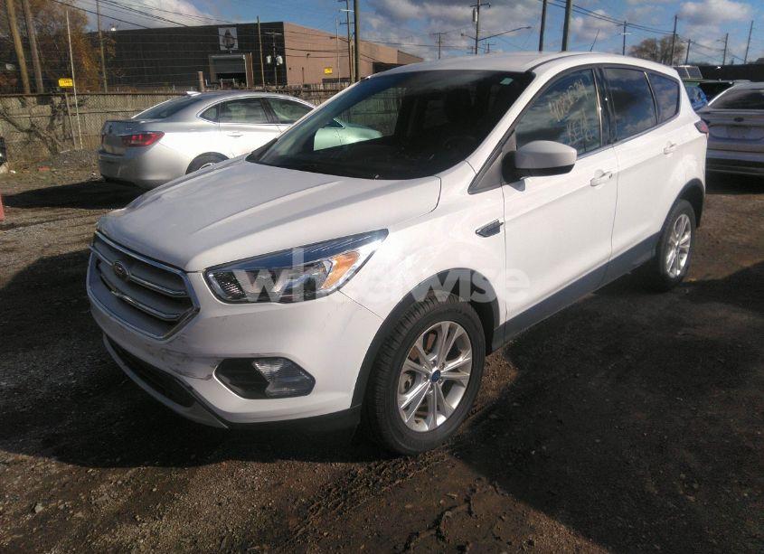 Photo 2 of 2019 Ford Escape SE (VIN 1FMCU9GD2KUB24311)