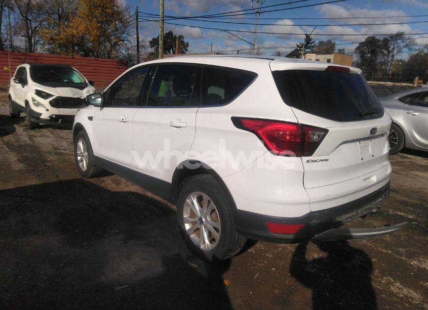 Photo 3 of 2019 Ford Escape SE (VIN 1FMCU9GD2KUB24311)