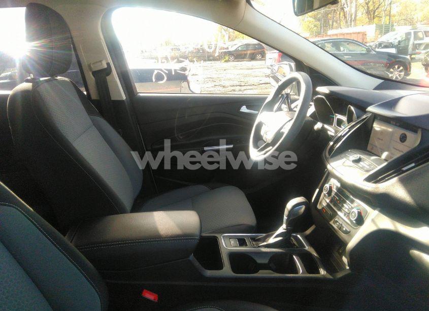 Photo 5 of 2019 Ford Escape SE (VIN 1FMCU9GD2KUB24311)