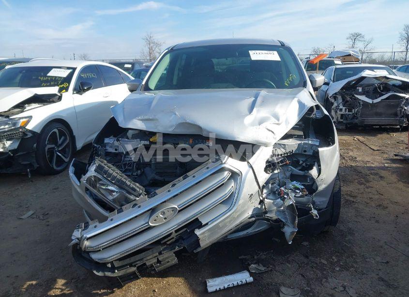 Photo 13 of 2019 Ford Escape SE (VIN 1FMCU9GD2KUB31288)