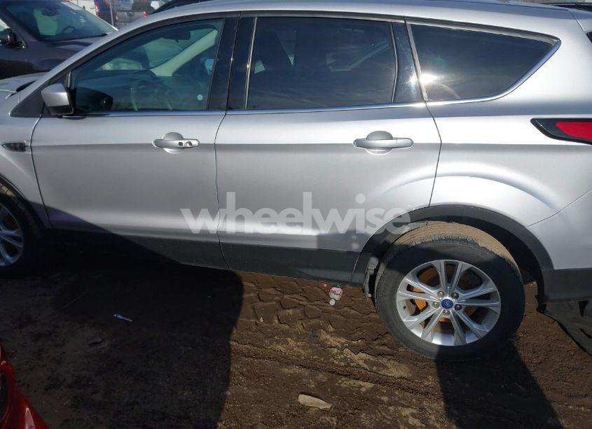 Photo 15 of 2019 Ford Escape SE (VIN 1FMCU9GD2KUB31288)