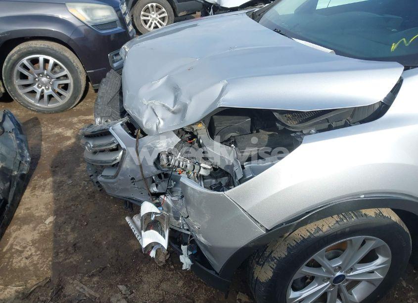 Photo 18 of 2019 Ford Escape SE (VIN 1FMCU9GD2KUB31288)