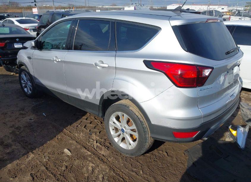 Photo 3 of 2019 Ford Escape SE (VIN 1FMCU9GD2KUB31288)