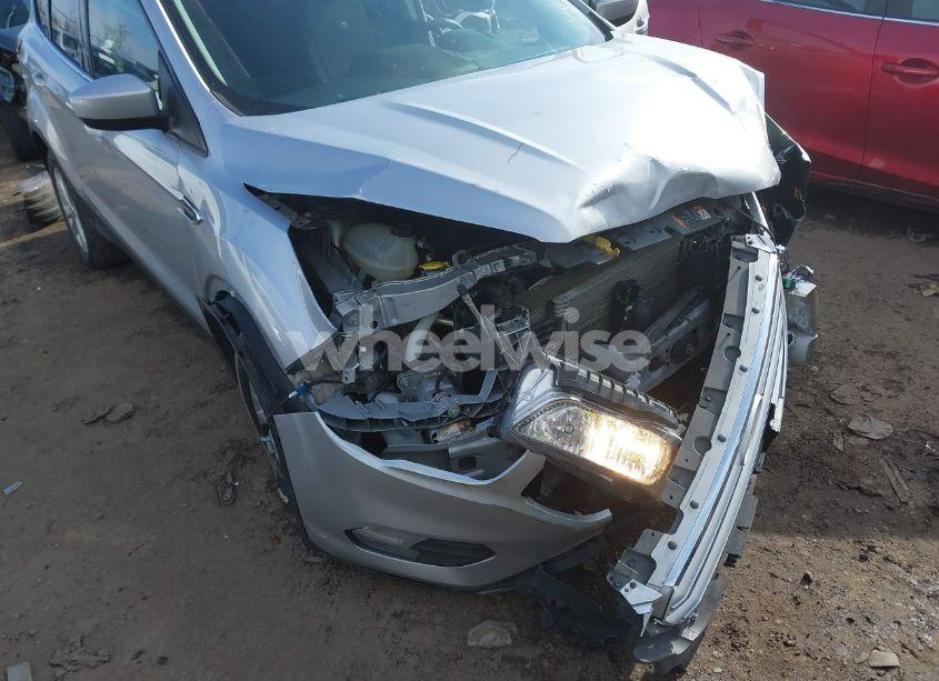 Photo 6 of 2019 Ford Escape SE (VIN 1FMCU9GD2KUB31288)