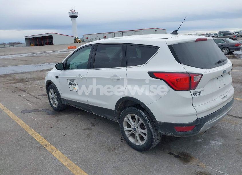 Photo 3 of 2019 Ford Escape SE (VIN 1FMCU9GD2KUB32022)