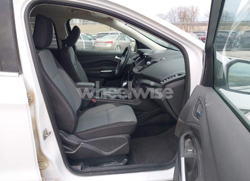 Photo 5 of 2019 Ford Escape SE (VIN 1FMCU9GD2KUB32022)