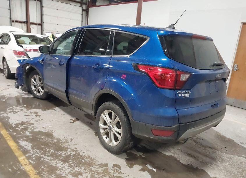 Photo 3 of 2019 Ford Escape SE (VIN 1FMCU9GD2KUB56160)