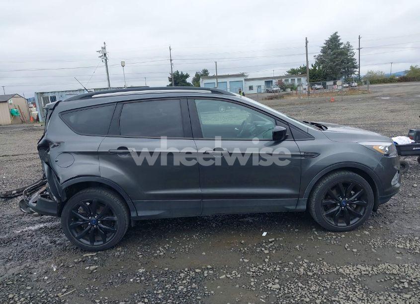 Photo 14 of 2019 Ford Escape SE (VIN 1FMCU9GD2KUB63996)