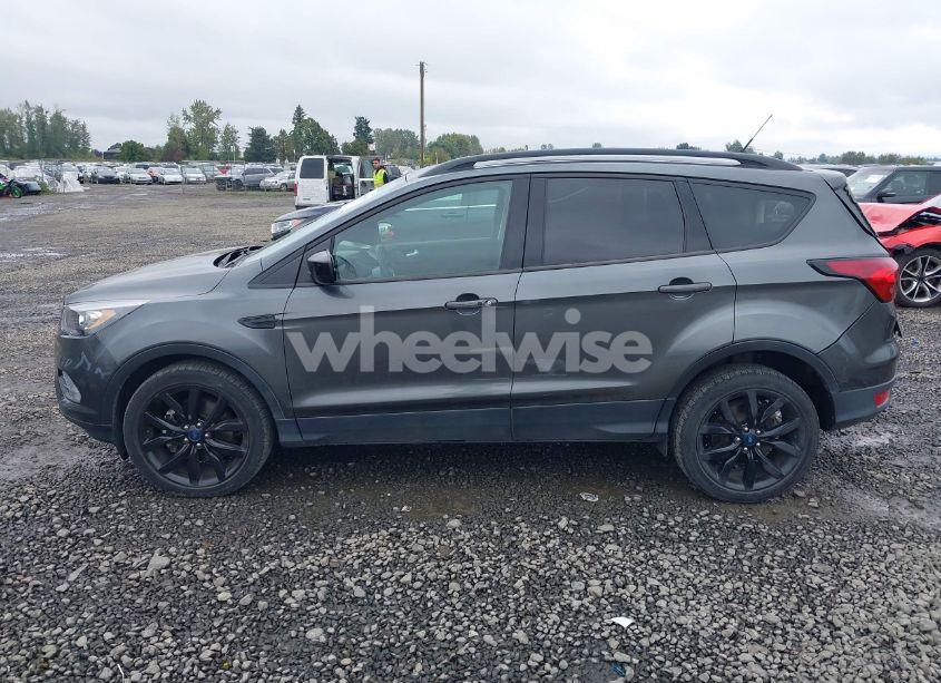 Photo 15 of 2019 Ford Escape SE (VIN 1FMCU9GD2KUB63996)