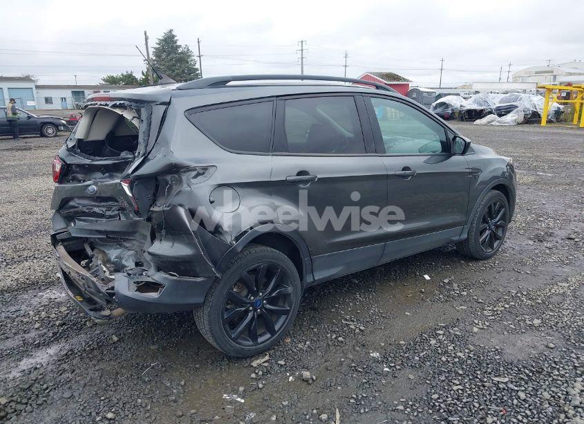 Photo 4 of 2019 Ford Escape SE (VIN 1FMCU9GD2KUB63996)