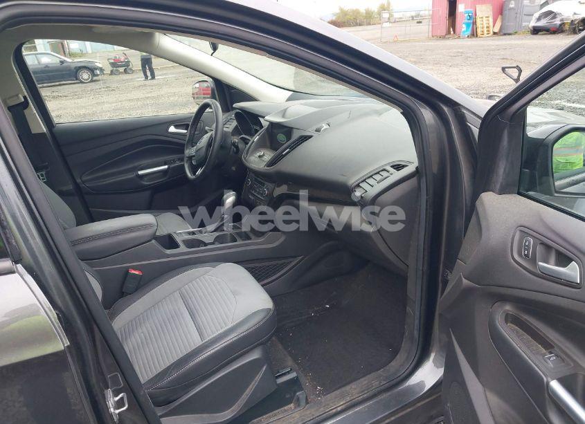 Photo 5 of 2019 Ford Escape SE (VIN 1FMCU9GD2KUB63996)