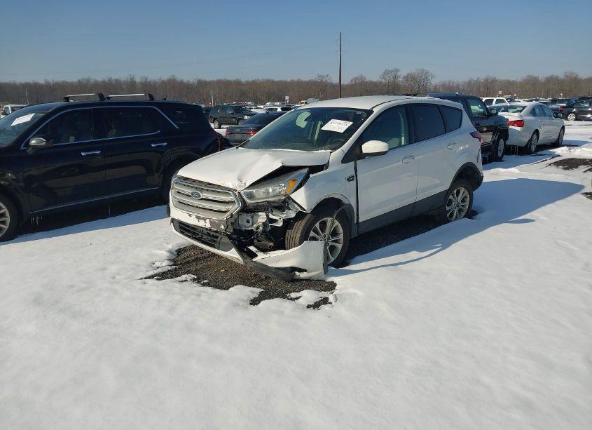 Photo 2 of 2019 Ford Escape SE (VIN 1FMCU9GD2KUC07558)
