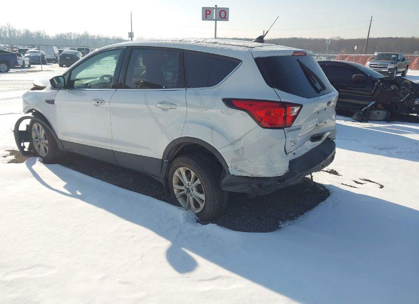 Photo 3 of 2019 Ford Escape SE (VIN 1FMCU9GD2KUC07558)