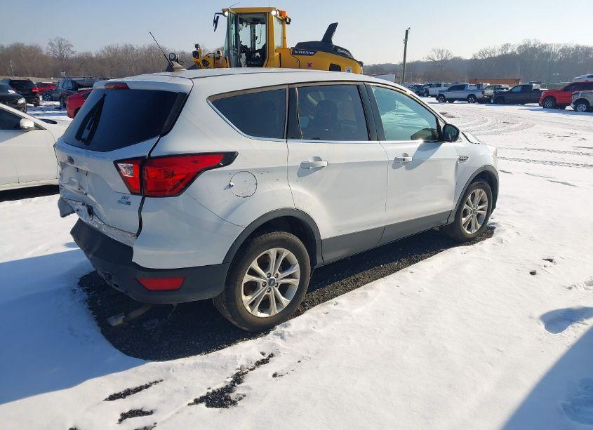 Photo 4 of 2019 Ford Escape SE (VIN 1FMCU9GD2KUC07558)
