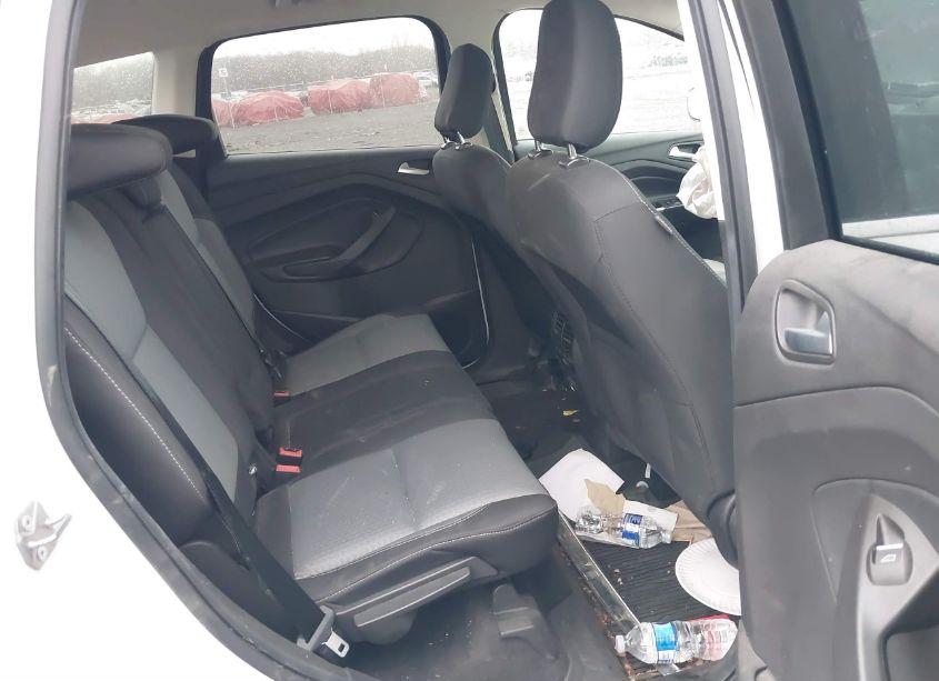 Photo 8 of 2019 Ford Escape SE (VIN 1FMCU9GD2KUC07558)