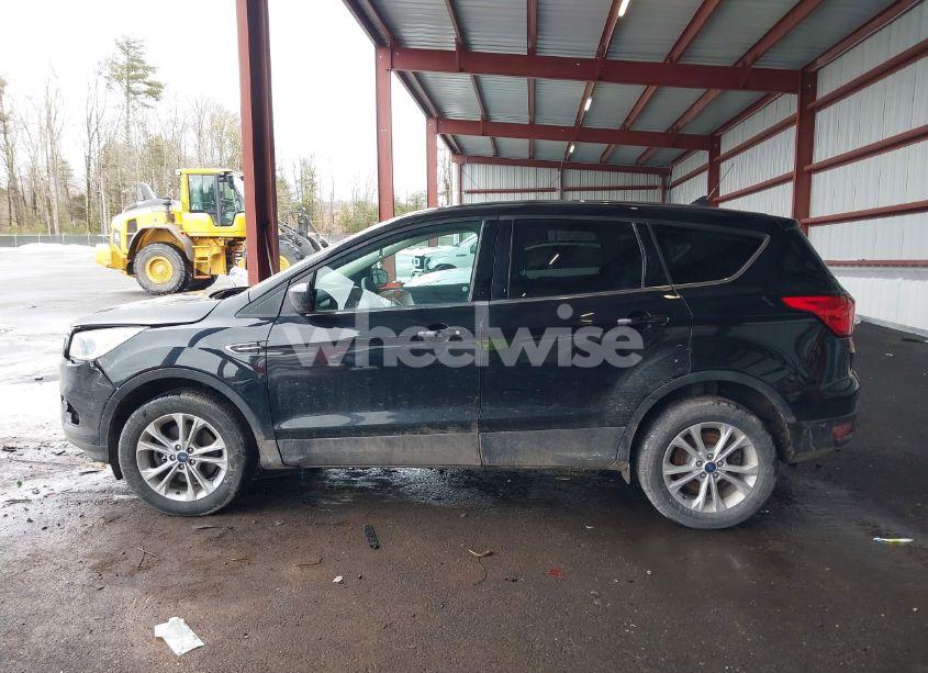 Photo 14 of 2019 Ford Escape SE (VIN 1FMCU9GD2KUC50667)