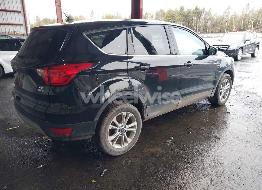 Photo 4 of 2019 Ford Escape SE (VIN 1FMCU9GD2KUC50667)