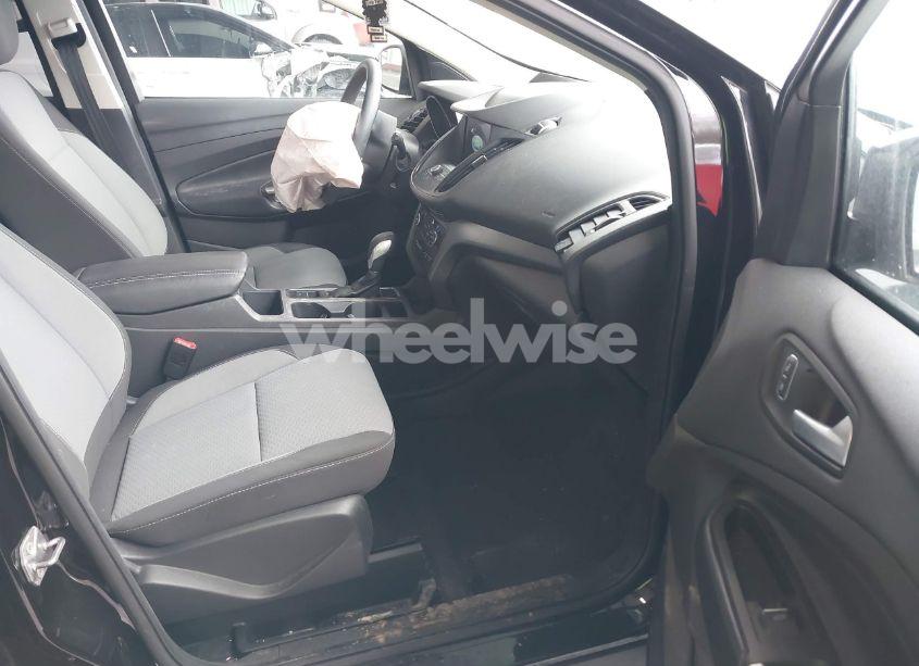 Photo 5 of 2019 Ford Escape SE (VIN 1FMCU9GD2KUC50667)