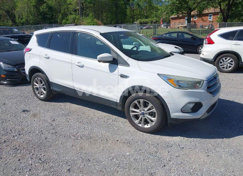 2017 Ford Escape SE (VIN 1FMCU9GD3HUA40233) main photo