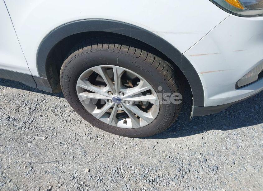 Photo 12 of 2017 Ford Escape SE (VIN 1FMCU9GD3HUA40233)