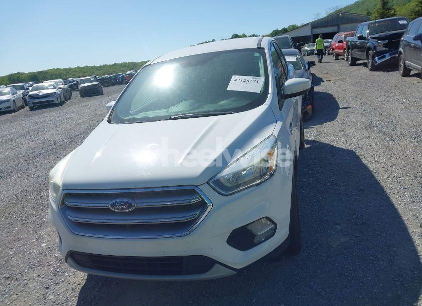 Photo 13 of 2017 Ford Escape SE (VIN 1FMCU9GD3HUA40233)