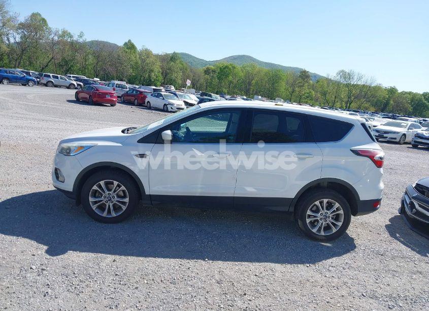 Photo 15 of 2017 Ford Escape SE (VIN 1FMCU9GD3HUA40233)