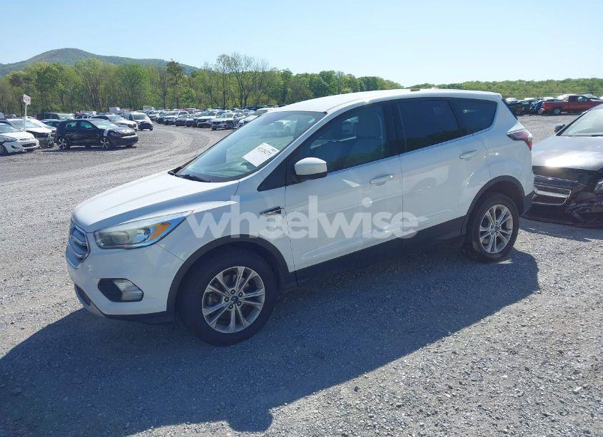 Photo 2 of 2017 Ford Escape SE (VIN 1FMCU9GD3HUA40233)