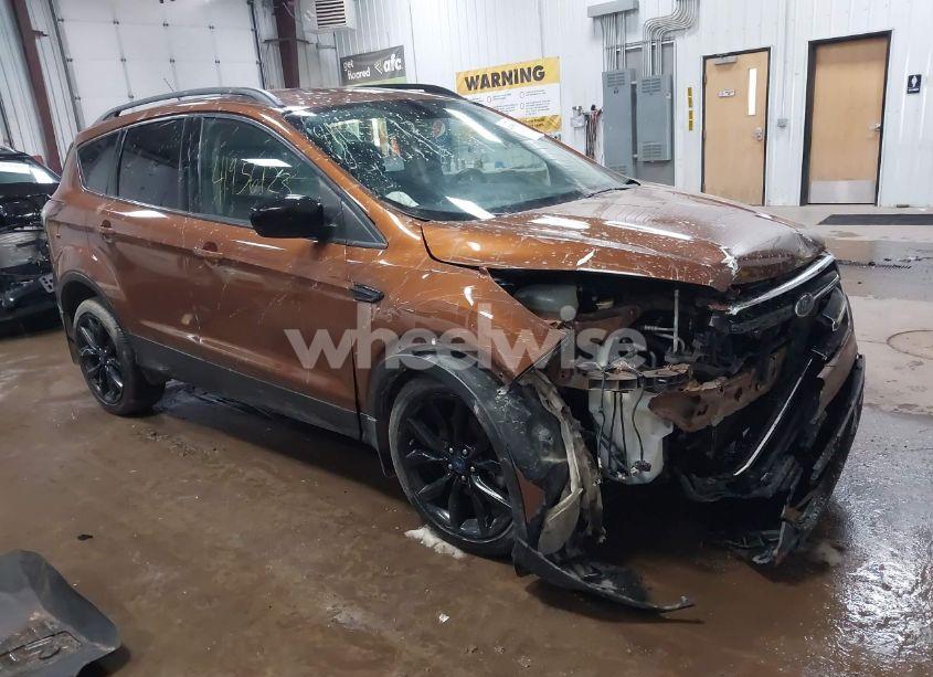 2017 Ford Escape SE (VIN 1FMCU9GD3HUB15805) main photo