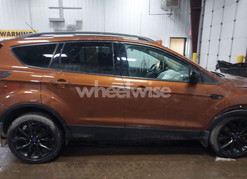 Photo 13 of 2017 Ford Escape SE (VIN 1FMCU9GD3HUB15805)