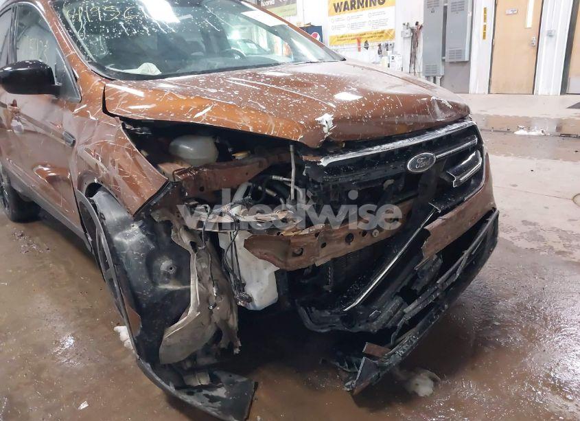 Photo 6 of 2017 Ford Escape SE (VIN 1FMCU9GD3HUB15805)