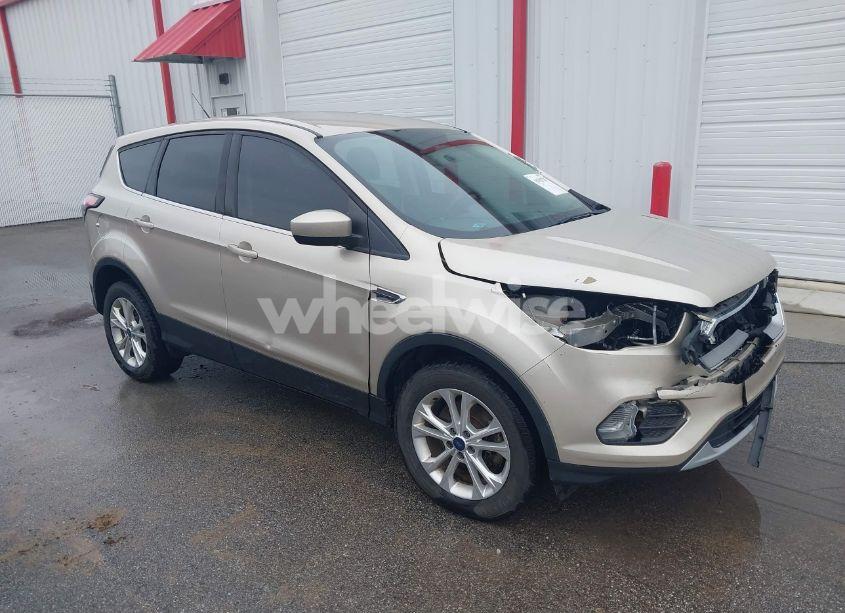 2017 Ford Escape SE (VIN 1FMCU9GD3HUB65653) main photo